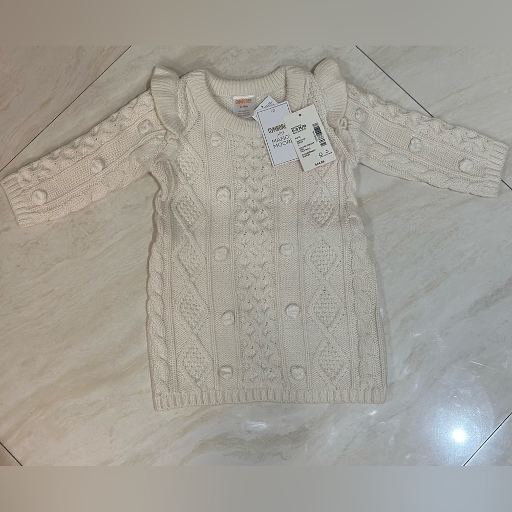 This is baby girl dress size 6-9 months
